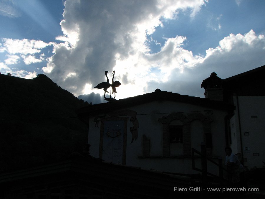 happyhour 014.jpg - Tramonto in controluce verso l'Alben